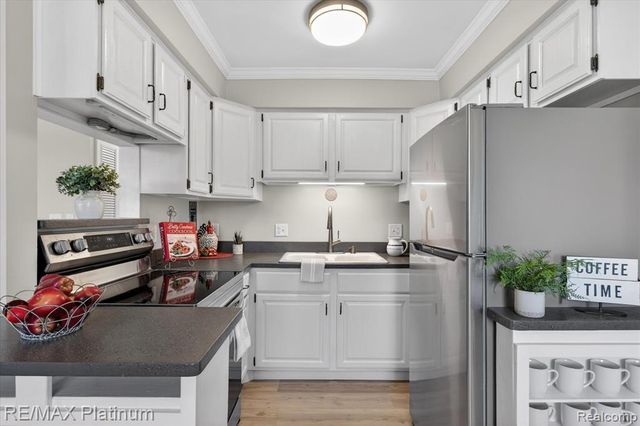 5980 Alan Drive 8, Brighton, MI 48116