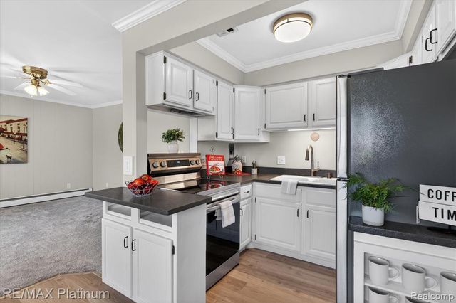 5980 Alan Drive 8, Brighton, MI 48116