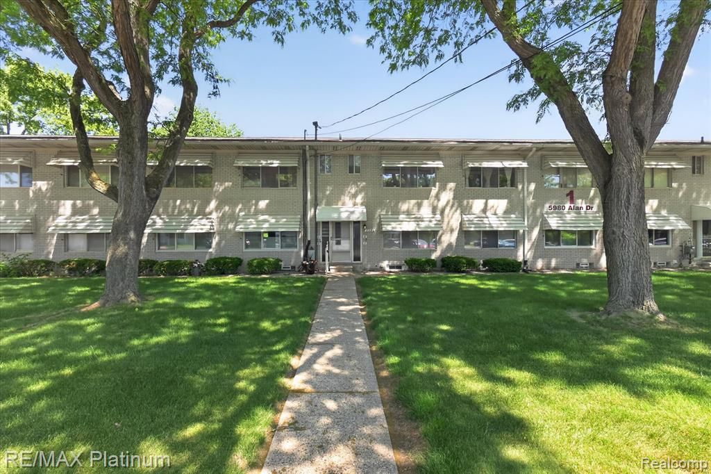 5980 Alan Drive 8, Brighton, MI 48116