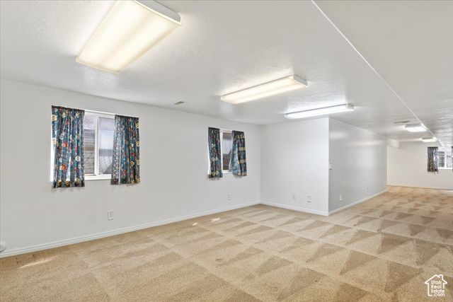 32 BELMORE DR, Kaysville, UT 84037