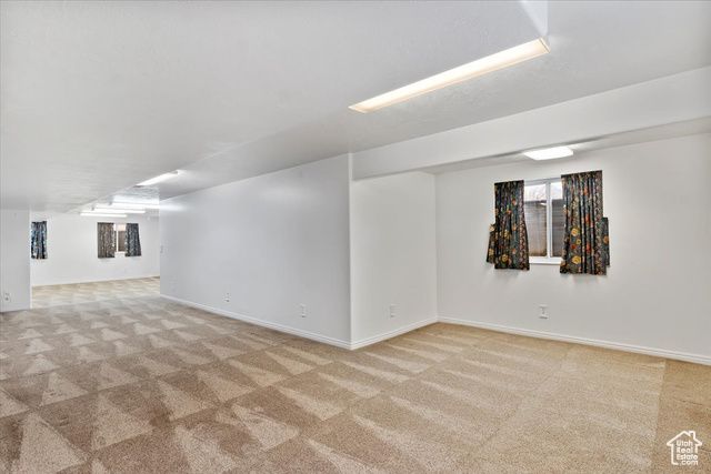 32 BELMORE DR, Kaysville, UT 84037