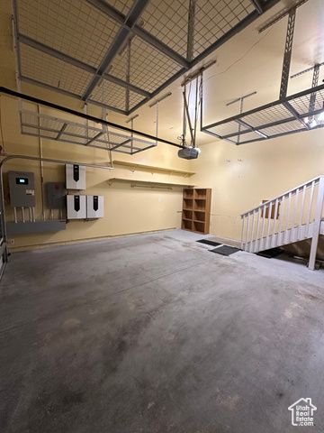 32 BELMORE DR, Kaysville, UT 84037