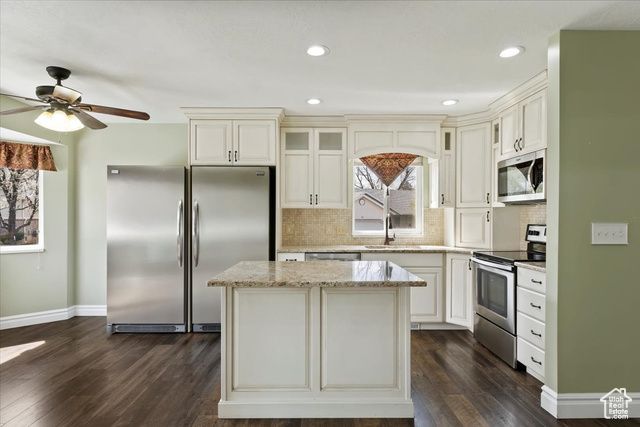32 BELMORE DR, Kaysville, UT 84037