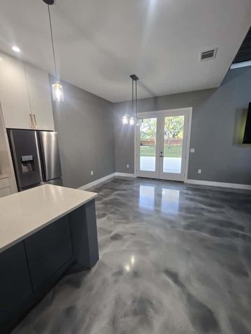 724 Ramsey Ave, Rockdale, TX 76567