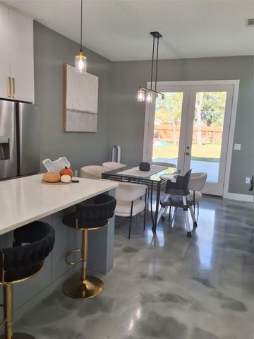 724 Ramsey Ave, Rockdale, TX 76567