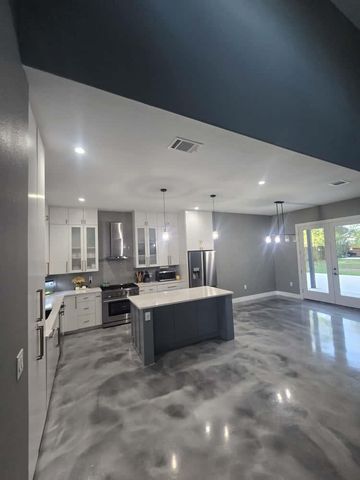 724 Ramsey Ave, Rockdale, TX 76567