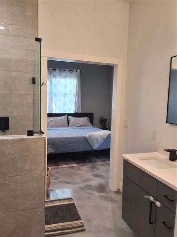 724 Ramsey Ave, Rockdale, TX 76567