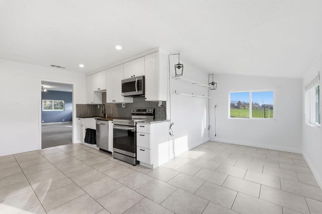 7580 Latrobe Rd, Shingle Springs, CA 95682