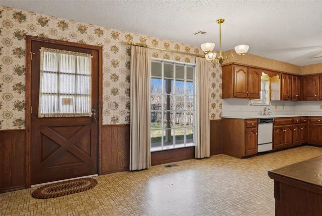 9813 Henderson Drive, Oklahoma City, OK 73139