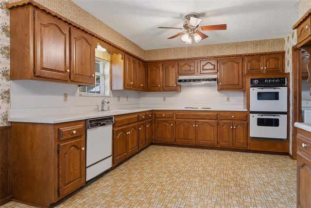 9813 Henderson Drive, Oklahoma City, OK 73139