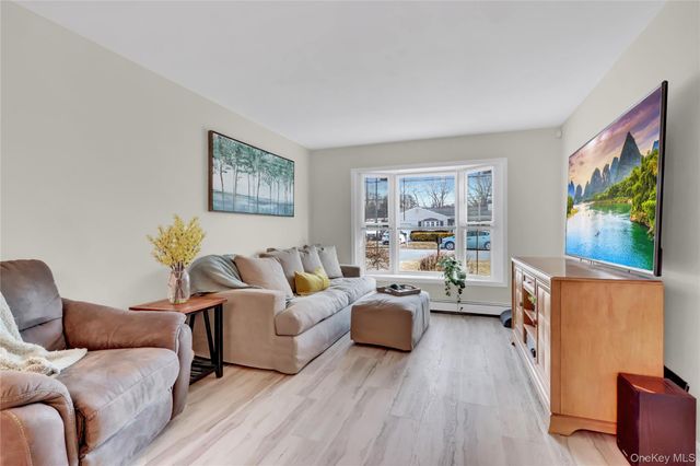 92 Bellwood Avenue, South Setauket, NY 11720