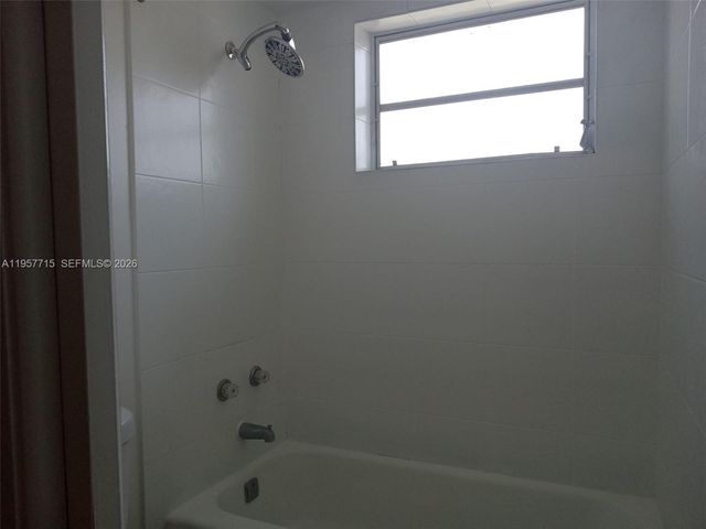 1975 NE 135th St 3C, North Miami, FL 33181