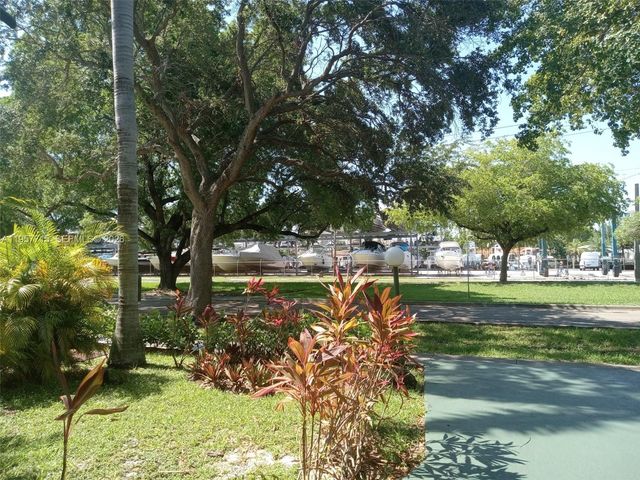 1975 NE 135th St 3C, North Miami, FL 33181