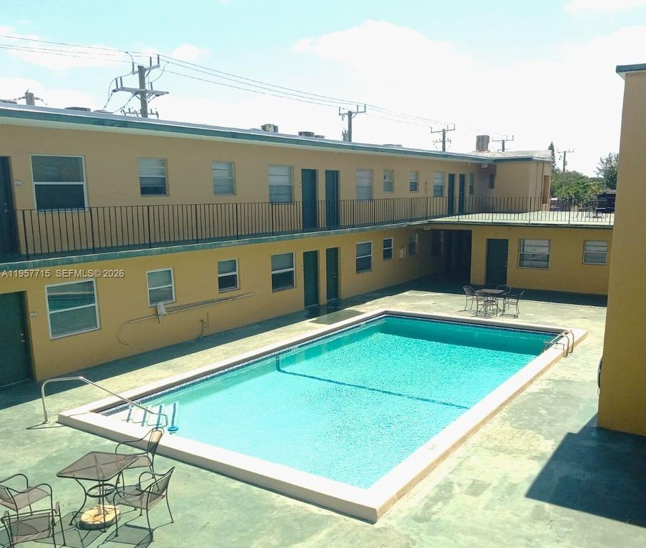 1975 NE 135th St 3C, North Miami, FL 33181