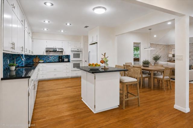6611 Fernshaw Drive, Dallas, TX 75248