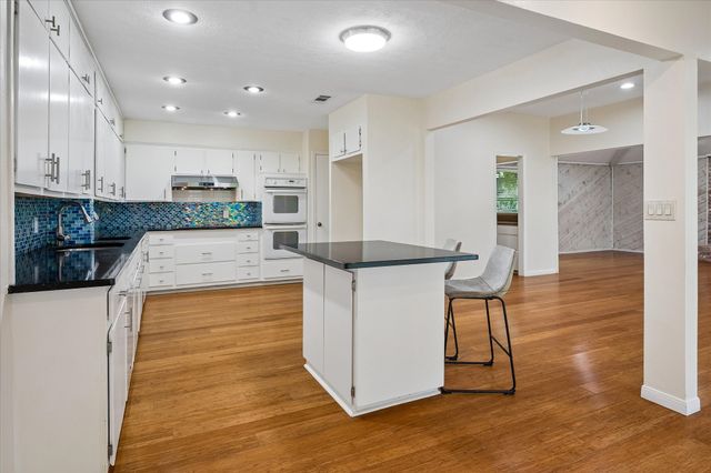 6611 Fernshaw Drive, Dallas, TX 75248