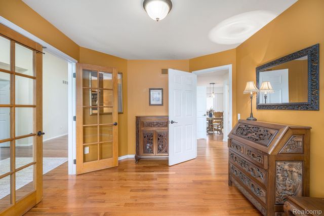 185 Columbia Drive, South Lyon, MI 48178