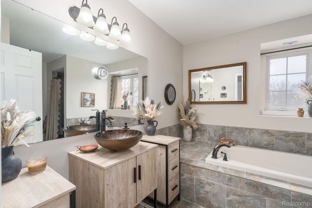 185 Columbia Drive, South Lyon, MI 48178