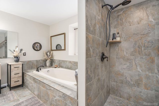 185 Columbia Drive, South Lyon, MI 48178