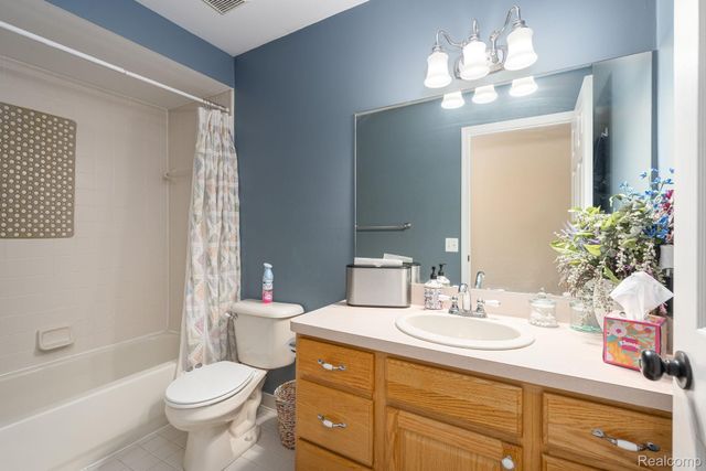 185 Columbia Drive, South Lyon, MI 48178