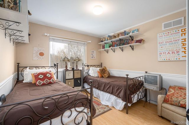 185 Columbia Drive, South Lyon, MI 48178