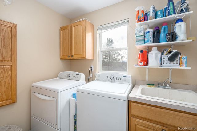 185 Columbia Drive, South Lyon, MI 48178