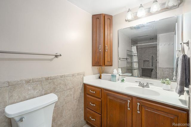 185 Columbia Drive, South Lyon, MI 48178