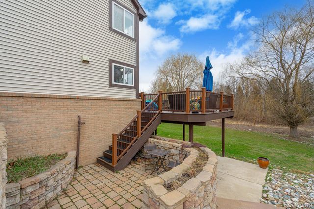 185 Columbia Drive, South Lyon, MI 48178