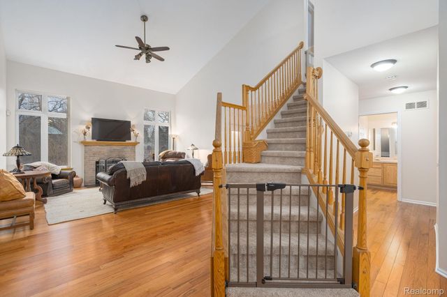 185 Columbia Drive, South Lyon, MI 48178