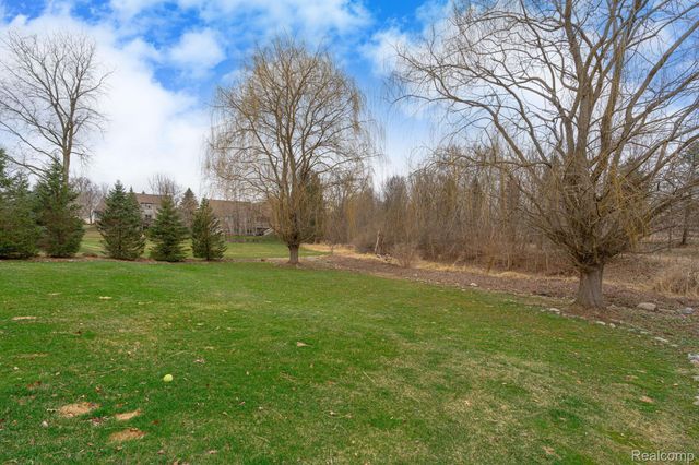 185 Columbia Drive, South Lyon, MI 48178