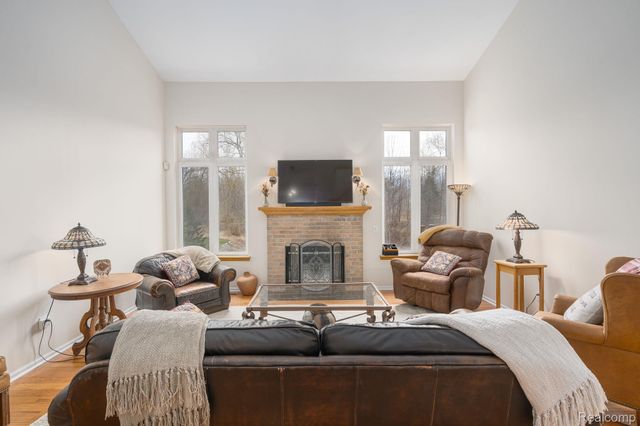 185 Columbia Drive, South Lyon, MI 48178