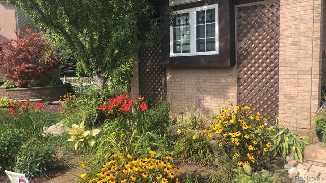 185 Columbia Drive, South Lyon, MI 48178