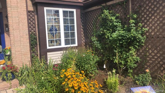 185 Columbia Drive, South Lyon, MI 48178