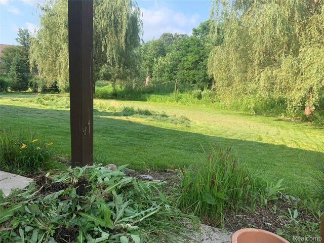 185 Columbia Drive, South Lyon, MI 48178