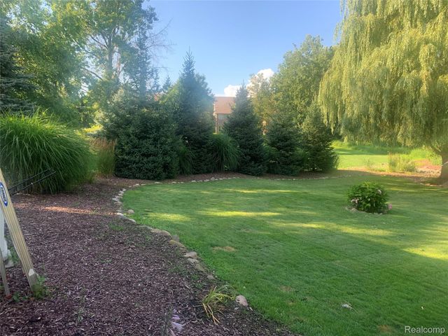 185 Columbia Drive, South Lyon, MI 48178