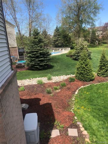 185 Columbia Drive, South Lyon, MI 48178