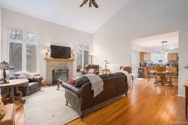 185 Columbia Drive, South Lyon, MI 48178