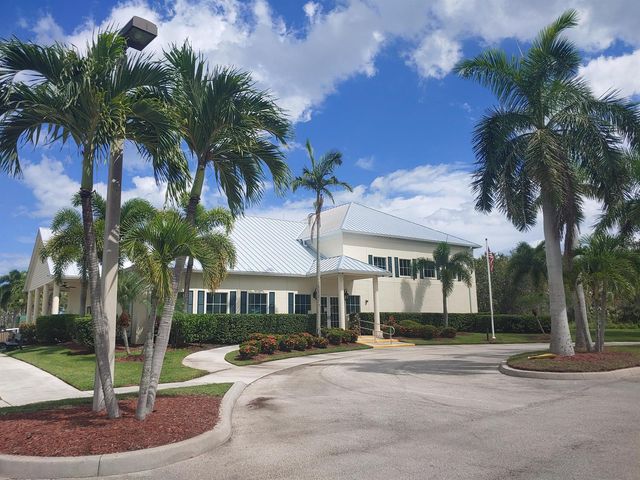 3713 Pendula Circle, Port St. Lucie, FL 34952