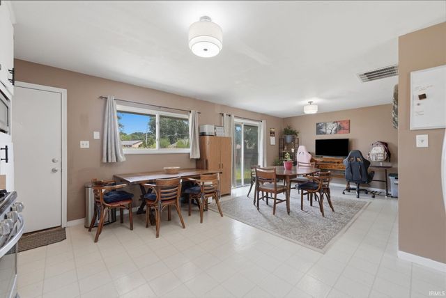 6929 Plumtree Court, Fort Wayne, IN 46825