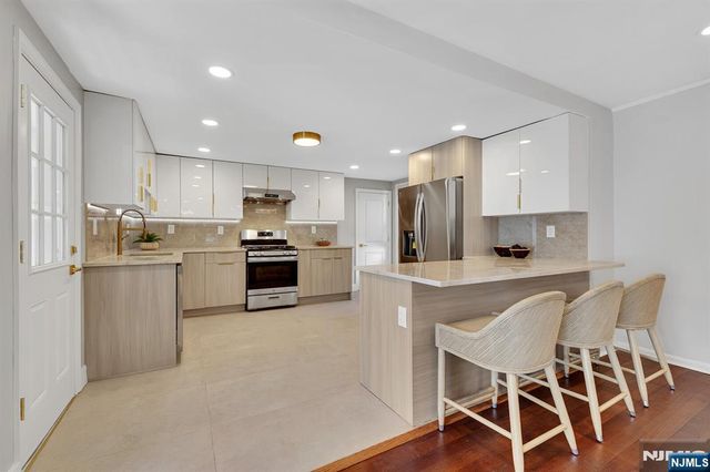 25 Riverview Avenue, Rutherford, NJ 07070