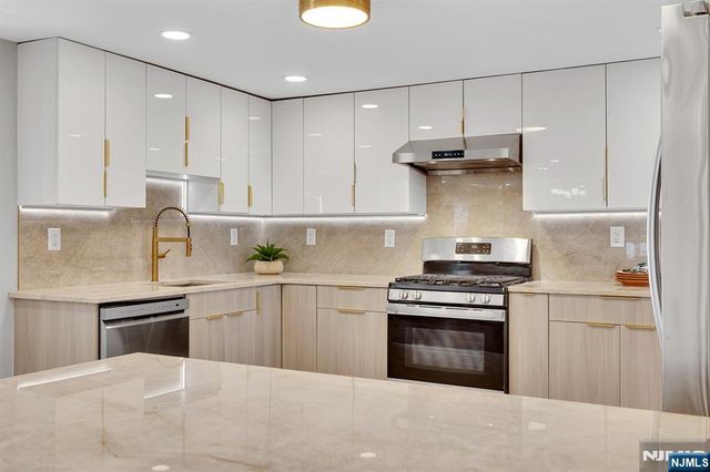 25 Riverview Avenue, Rutherford, NJ 07070