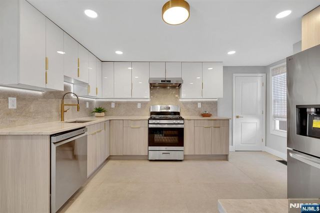 25 Riverview Avenue, Rutherford, NJ 07070