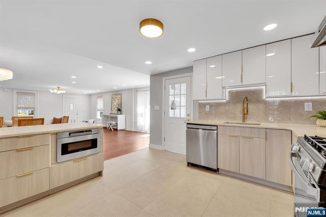25 Riverview Avenue, Rutherford, NJ 07070