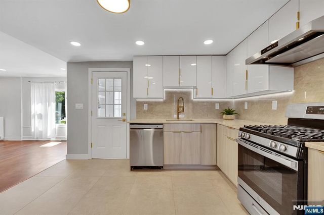 25 Riverview Avenue, Rutherford, NJ 07070