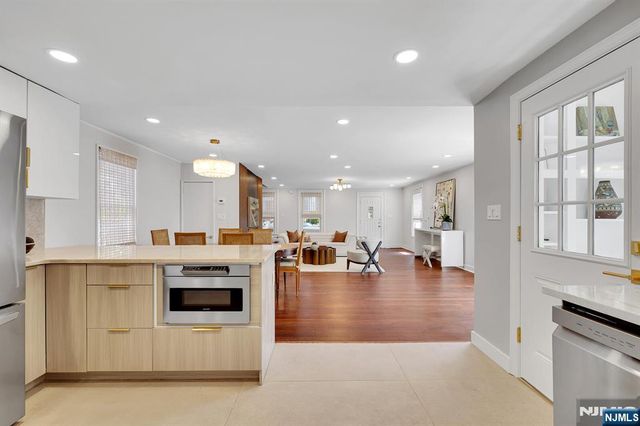 25 Riverview Avenue, Rutherford, NJ 07070