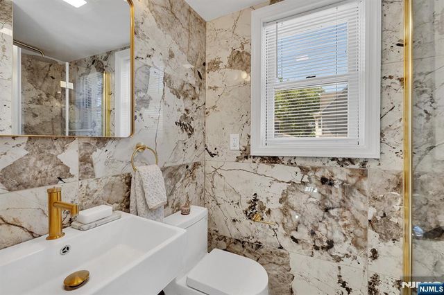 25 Riverview Avenue, Rutherford, NJ 07070