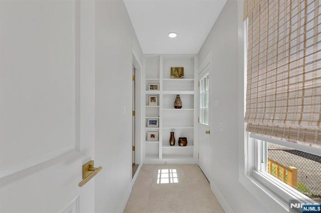 25 Riverview Avenue, Rutherford, NJ 07070