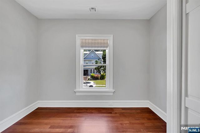 25 Riverview Avenue, Rutherford, NJ 07070