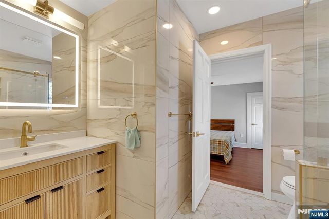 25 Riverview Avenue, Rutherford, NJ 07070