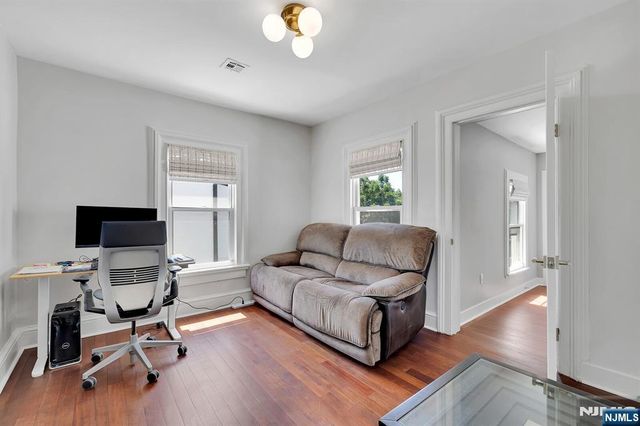 25 Riverview Avenue, Rutherford, NJ 07070